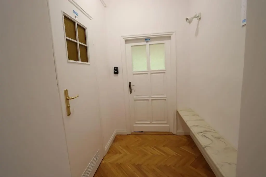 Fantastic Waw - W8 Room A Warsaw Apartment